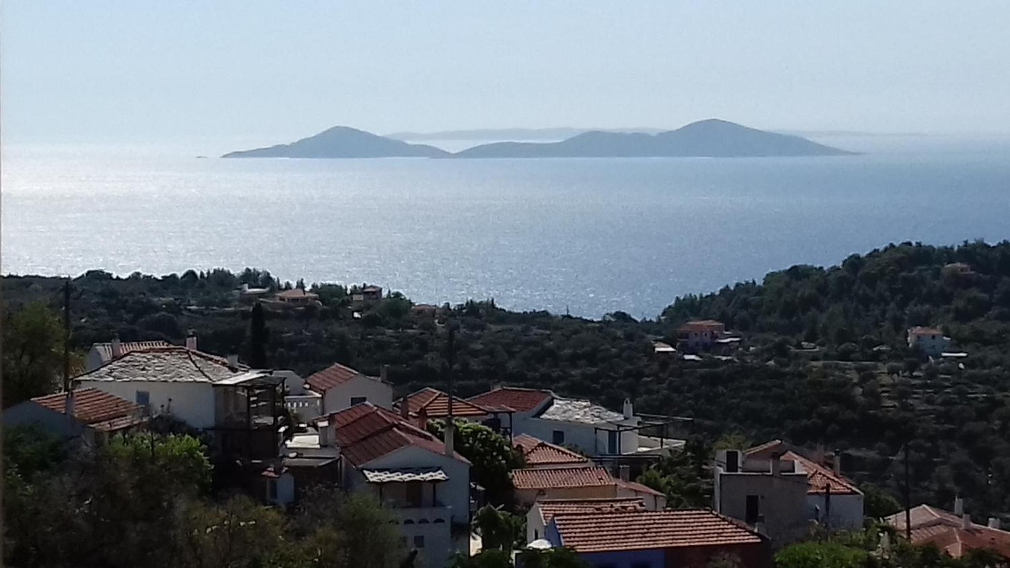 Fantasia House Alónnisos الغرفة الصورة